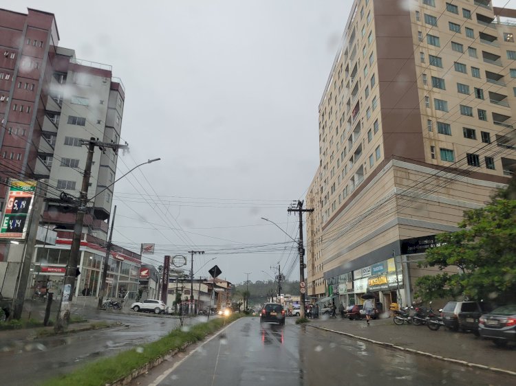 Inmet emite alerta de pancadas de chuvas intensas para esta sexta-feira