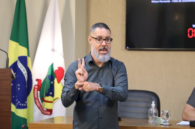 Cidadão surdo cobra acessibilidade em Viçosa