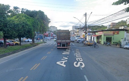 Mulher fica ferida em colisão entre moto e carro no João Braz