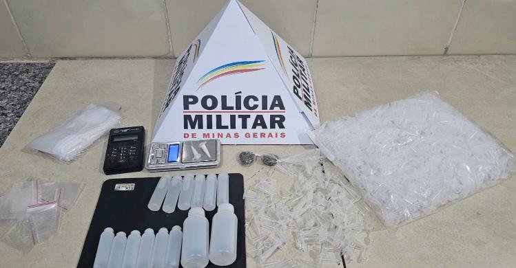 Polícia apreende drogas e acusado foge em Viçosa