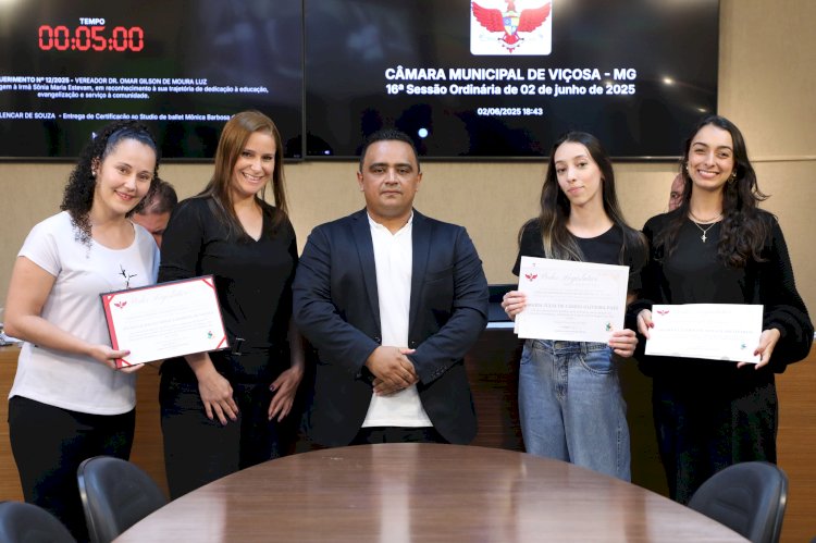 Câmara homenageia estúdio de balé por 16 premiações em competição regional