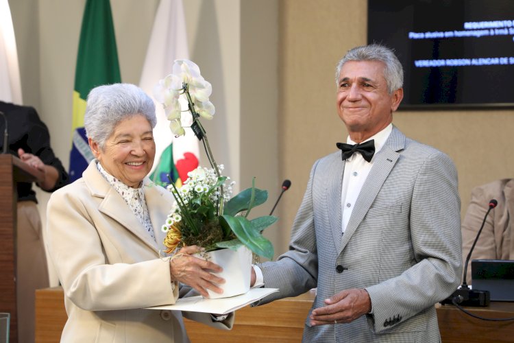 Diretora do Colégio Carmo, Irmã Sônia, recebe homenagem da Câmara Municipal de Viçosa