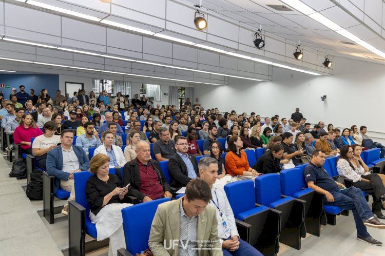 UFV sedia palestra de professor de Lisboa durante evento educacional