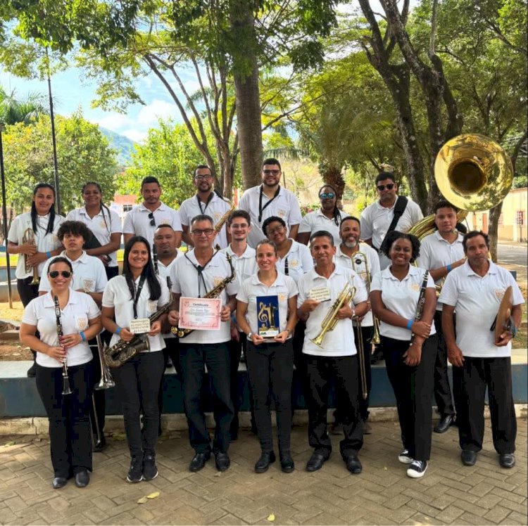 Lira Santa Rita de Viçosa se apresentou em encontro de bandas em São Geraldo