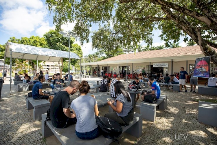 Projeto da UFV promove evento de comédia stand-up nesta quinta-feira