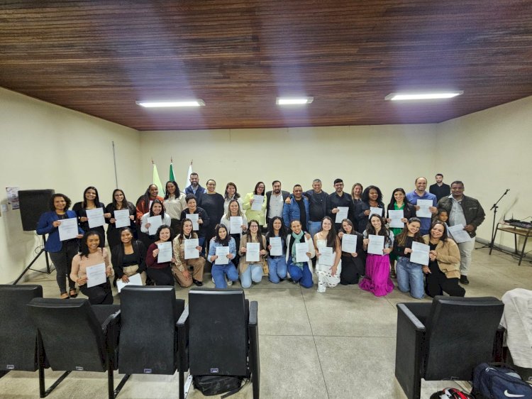 Viçosa empossa novos servidores da educação