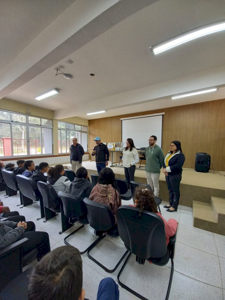 Diretor da Secretaria de Estado de Meio Ambiente visita escolas de Viçosa