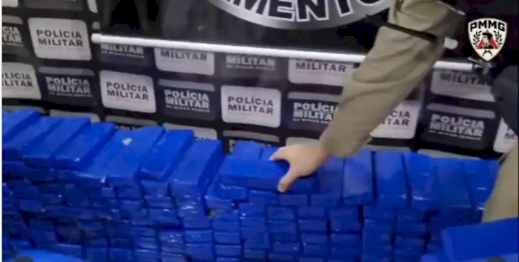 Polícia Militar apreende mais de 450 barras de maconha em Muriaé