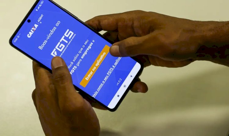 Trabalhadores recebem lucro do FGTS