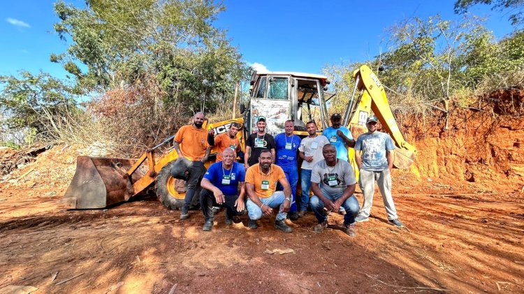 PMV capacita operadores de retroescavadeiras