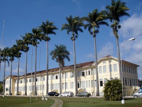 Divisão de Moradias Estudantis da UFV doa cobertores a estudantes assistidos