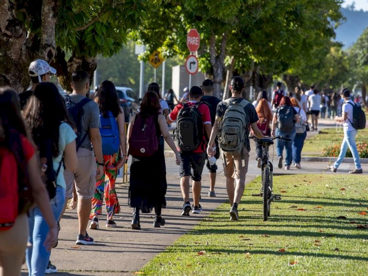 Estudantes retornam à UFV para o segundo semestre letivo na segunda