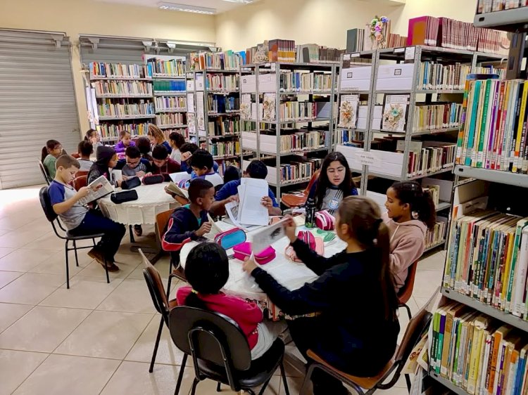 Biblioteca de Ervália foi palco de visita das escolas municipais