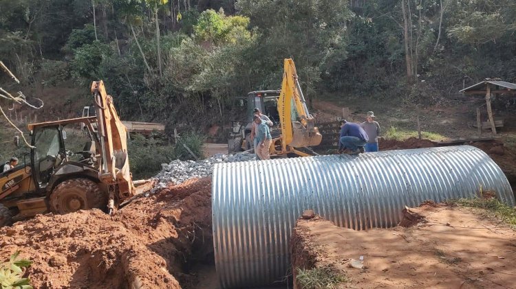 Porto Firme inicia construção de ponte na estrada entre Caeté e Ribeirão