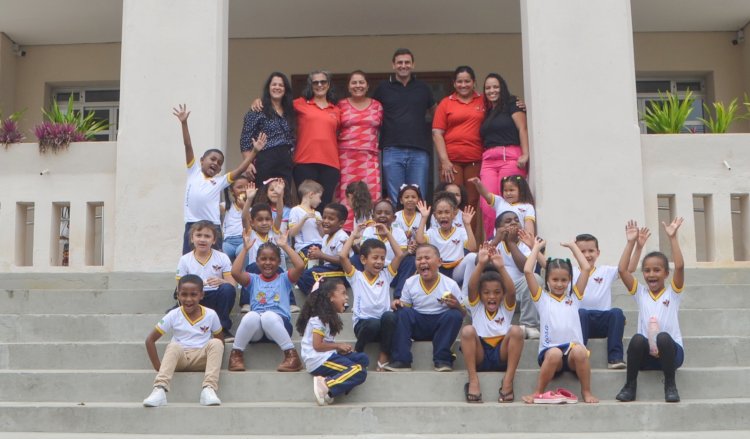 Alunos do Cmei do Fundão visitam  as sedes dos três poderes municipais