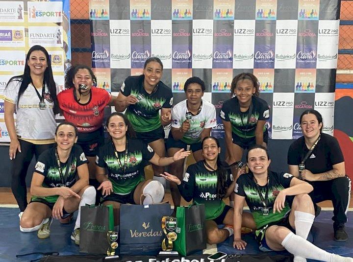 Meninas do Viçosa conquistam título em torneio de futsal em Muriaé