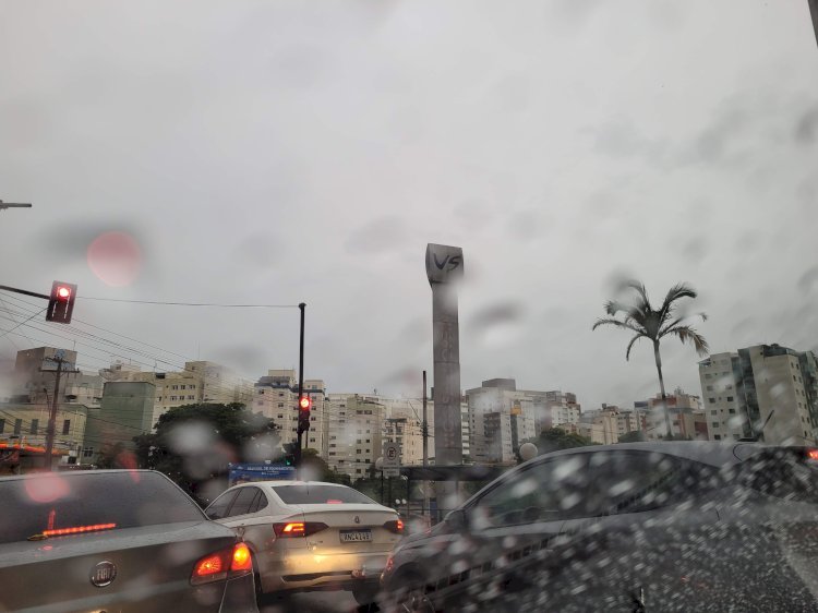 Inmet emite alerta de perigo para chuvas intensas em Viçosa e região