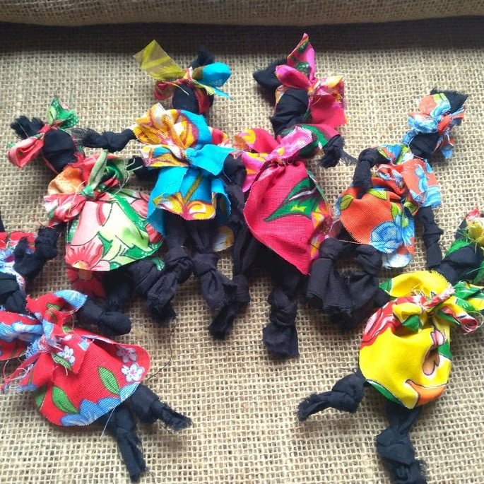 Noite Mineira de Museus e Bibliotecas promove minicurso de confecção de boneca Abayomi