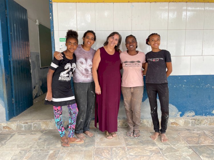 Projeto Mãos que Transformam inicia pintura em todas as escolas e Cmeis de Viçosa