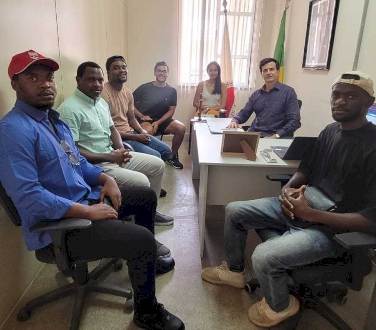 Estudantes estrangeiros reivindicam posto da Polícia Federal em Viçosa para renovação de vistos