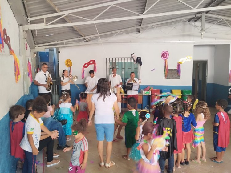 Lira Santa Rita animam carnaval do CMEI Professora Maria José Santana