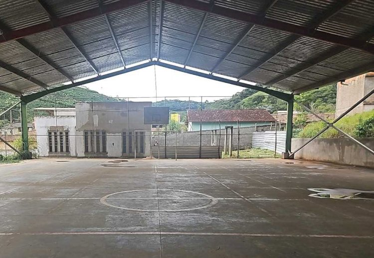 Quadra de Cachoeira de Santa Cruz será interditada para lavagem e pintura do piso