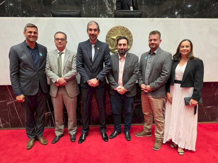 Autoridades de Viçosa participam de homenagem aos 100 anos da UFV na ALMG