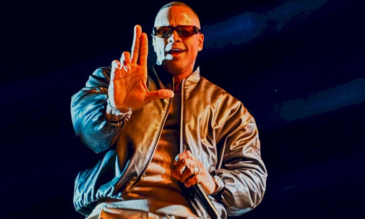 Léo Santana encerra programação do CarnaViçosa 2026