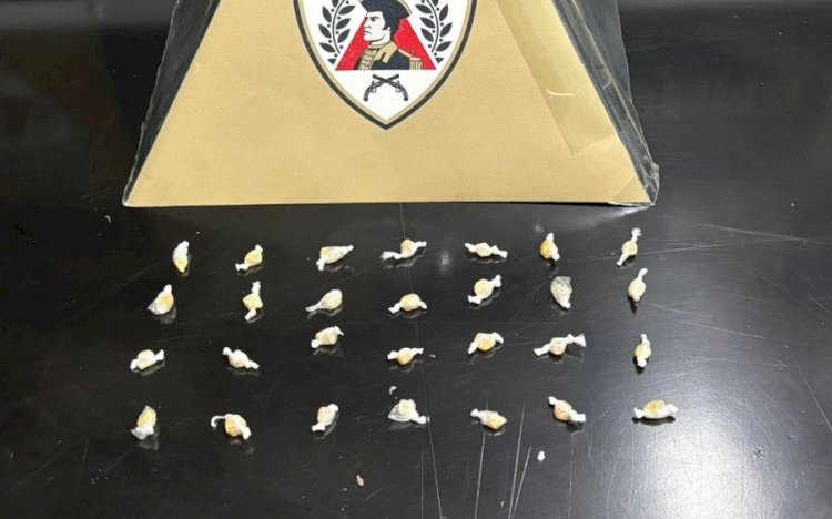 Homem com mandado de prisão é detido com drogas em Ervália