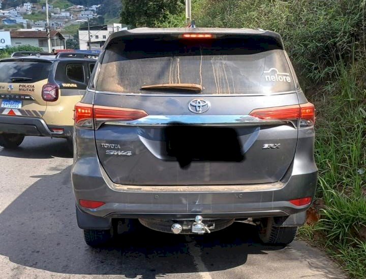 Polícia  prende homem com carro furtado e adulterado no João Braz, em Viçosa