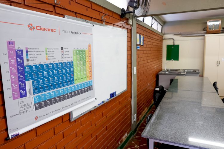 Novas leis estaduais focam em segurança e práticas cívicas nas escolas de MG