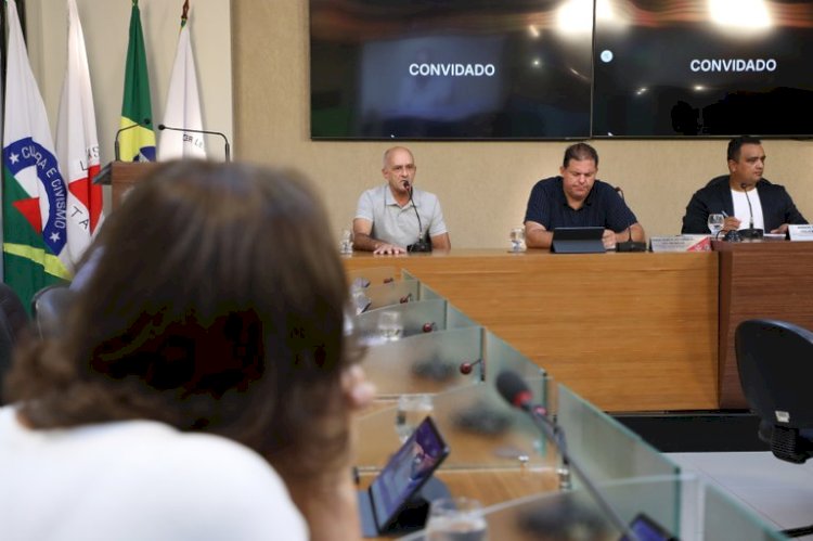 Secretário de Cultura de Viçosa presta contas à Câmara durante reunião