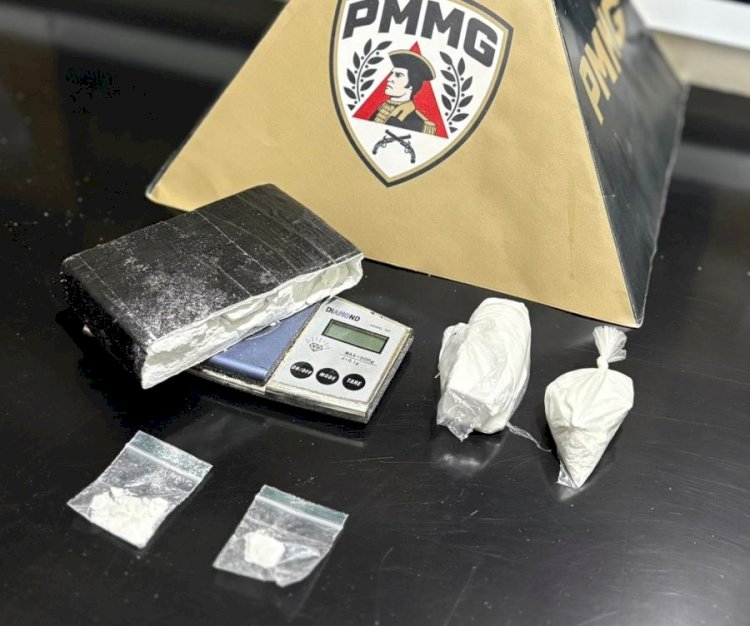 PM apreende cocaína e balança de precisão em Ervália