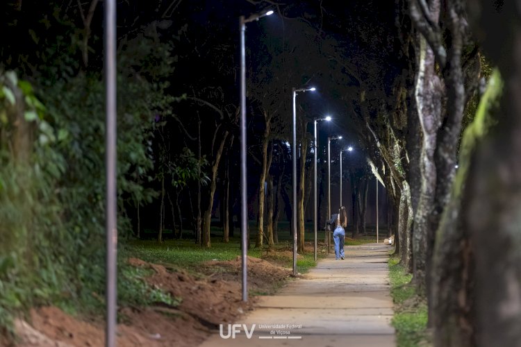 UFV instala nova iluminação na avenida Purdue