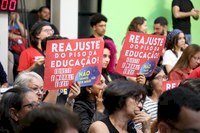 Professores lotam Câmara de Viçosa em cobrança pelo cumprimento do Piso Nacional