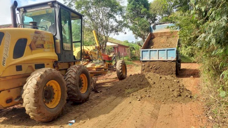 Prefeitura realiza obras de estradas rurais em distritos de Viçosa