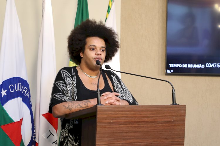 Ativista usa tribuna da Câmara de Viçosa para defender inclusão de pessoas trans no mercado de trabalho