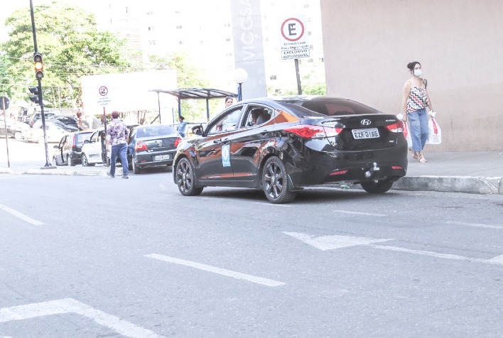 Motoristas de aplicativo questionam exigências do cadastro municipal obrigatório