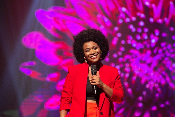 Carla Sceno lança DVD nesta sexta (6)