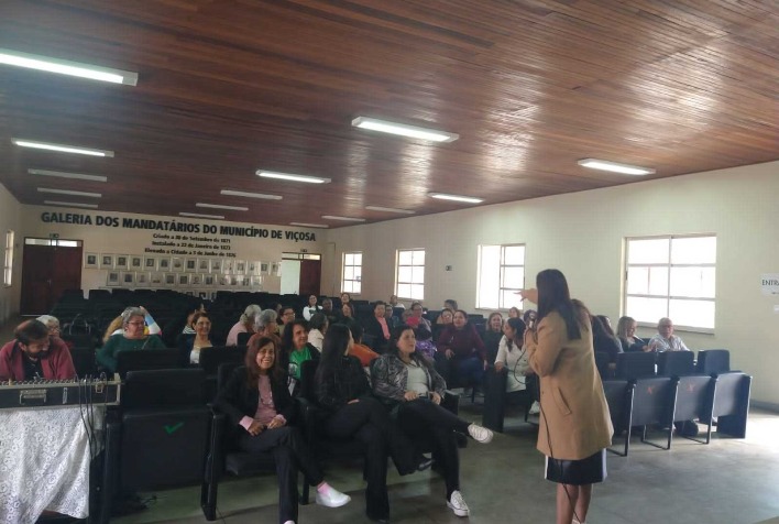 Simpósio de conscientização contra a violência à pessoa idosa é realizado em Viçosa