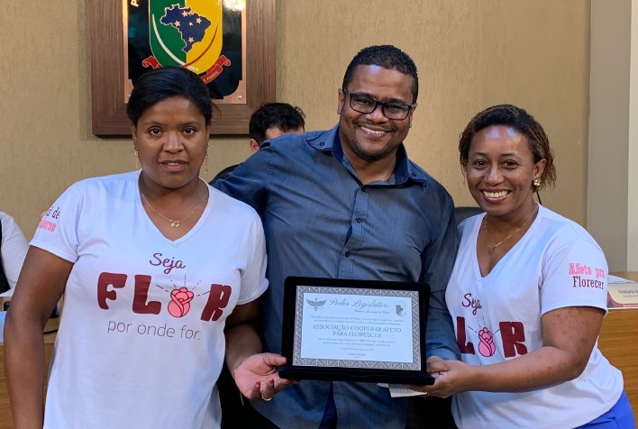 Associação Afeto para Florescer recebe homenagem na Câmara