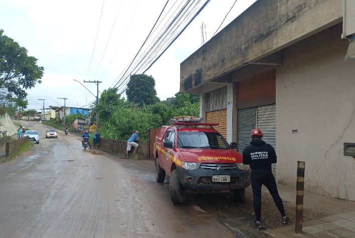 Bombeiros procuram homem que teria sido levado por enxurrada em Viçosa