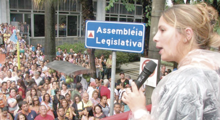 Lei 100 - Secretaria de Educação não divulgou quantos servidores serão afetados
