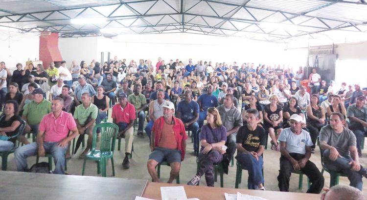 PMV corta dia de greve e mantém reajuste escalonado para funcionários