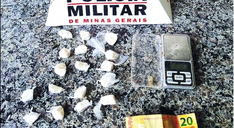 Preso com drogas na Grota dos Camilos
