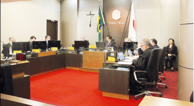 Revertida a cassação do prefeito Ângelo Chequer