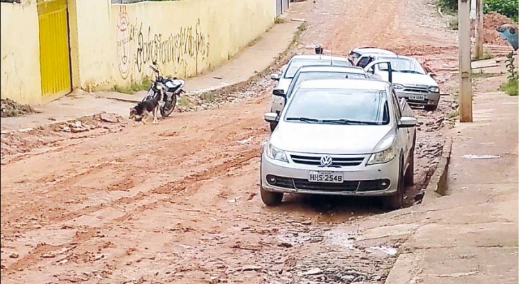 Moradores reclamam de demora para conclusão de obra em Nova Viçosa